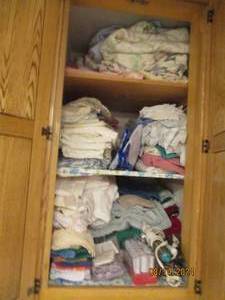 lot 257 image: Contents of bathroom cabinet. Large...