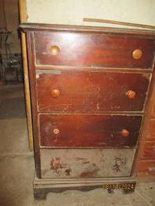 lot 273 image: Vintage dresser 28 x 18 x 46...