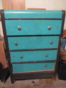 lot 275 image: Dresser 30 x 18 x 44...