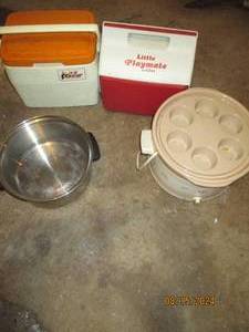 lot 299 image: Stainless steel pot, crock pot, Igl...