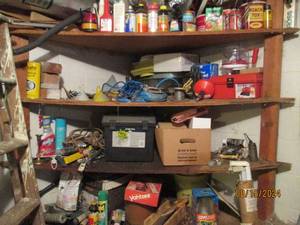 lot 516 image: Contents of corner shelves in garag...