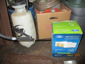 lot 517 image: Miscellaneous garage lot. Small fol...