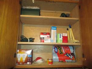lot 548 image: Contents of middle cupboards in sto...