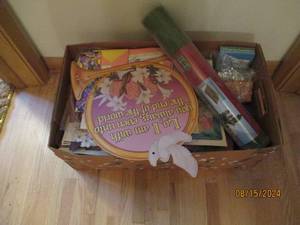 lot 559 image: SpringEaster box of decor...