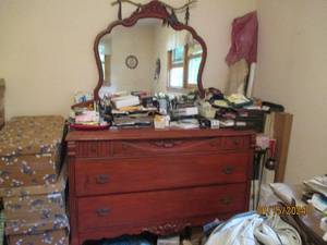 lot 6 image: Dresser only. Contents sold seperat...