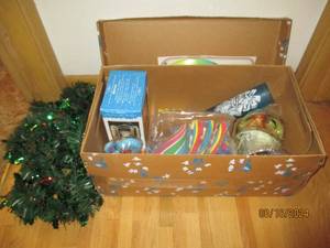 lot 18 image: Box of Christmas and New Years deco...