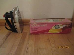 lot 25 image: Black and Decker The Classic clothe...