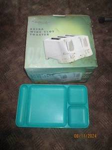 lot 317 image: Toastmaster extra wide 4-slot toast...