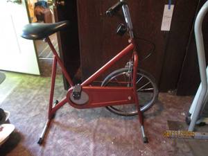 lot 318 image: Vintage Huffy stationery exercise b...
