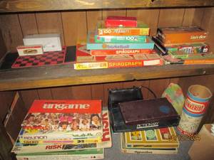 lot 336 image: Variety of vintage puzzles,card gam...
