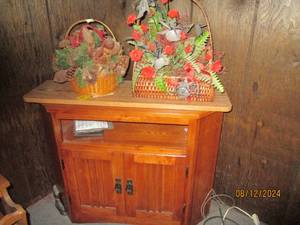 lot 358 image: Wood 2-door corner tvmultimedia st...