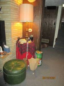 lot 366 image: Corner lot containing a vintage woo...