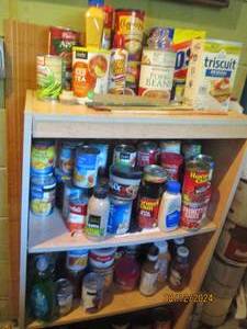 lot 375 image: Shelf with food contents