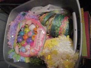 lot 391 image: Box of Easter decor