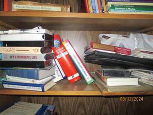 lot 393 image: Contents of middle shelf...