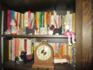 lot 324 image: 2-shelves of assorted books, vintag...