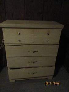 lot 332 image: Vintage blonde wood 4-drawer highbo...