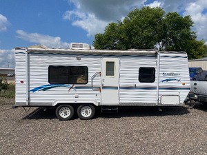 lot 1 image: 2006 Komfort Trailblazer 23
