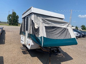 lot 6 image: 1999 Coleman Pop up