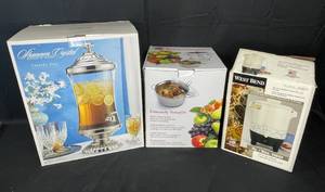 Lot of Beverage Dispenser, JuicerSteamer and Party Perk