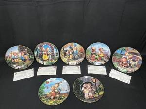 Set of 8 Danbury Mint M.I. Hummel Little Companions Collector Plates
