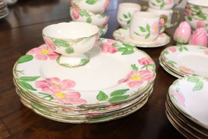 lot 3 image: Antique Franciscan Dinnerware Earthenware Desert Rose 7-Place Setting 4-Piece Dish Set