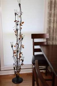lot 8 image: Interior Home DecorBerry Leaf-Themed Candle Metal Art Tree