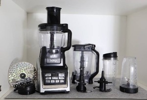 lot 17 image: Auto-iQ Nutri Ninja Blender System wAccessories