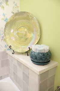 lot 28 image: Home DeCor23-Inch Glass Decorative Plate wStand, Ceramic Bowl wTowels