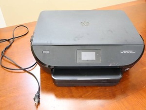 lot 38 image: Office Desk AccessoriesHP Envy 5540 All-in-One Series Printer
