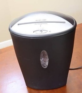 lot 39 image: Paper Document Shredder