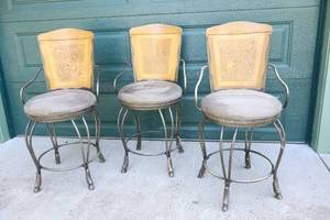 lot 80 image: Furniture Kitchen Dining Bar...Swivel Metal Wood Back Padded Cushion Seat Counter Height Chairs