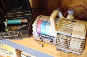 lot 98 image: Garage Shop ToolsCampbell Hausfeld 12 V Air Compressor, (2) Woods Suction CupCase