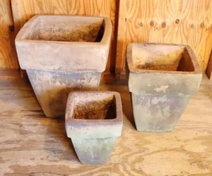 lot 63 image: Lawn Garden & Patio DeCorFrench-Style Square Clay Flower Pots Terra Cotta