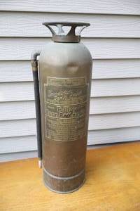 lot 104 image: Antique Brass Randolph Soda Acid Tank To Play Turn Bottom Up