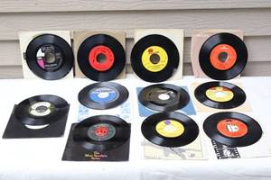 lot 107 image: MusicVintage Vinyl 45rpm Records wSleeves Including The Beatles