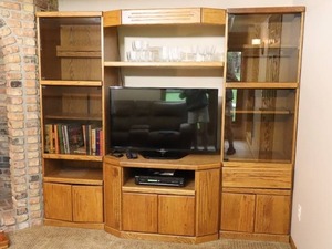lot 116 image: Three-Section Solid Oak Entertainment Center Book Shelf Storage Unit Adjustable Shelves