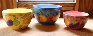 lot 130 image: Three-Piece Serving Bowl Set...Sango Sangria By Sue Zipkin