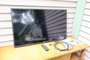 lot 149 image: SAMSUNG 40-Inch TV Model UN40KU6300F