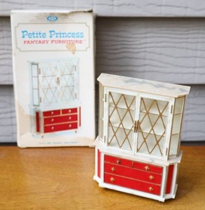 lot 151C image: (3) Vintage 1960s Petite Princess Fantasy Dollhouse Furniture By Ideal Clock, Curio, Chair Etc.