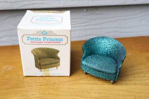 lot 151D image: (5) Vintage 1960s Petite Princess Fantasy Dollhouse Furniture By Ideal Chair, Table, Candelabra, Lamp, Chair Etc.