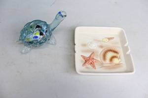 lot 183 image: Vintage Ashtray and Glass Turtle Paper Weight