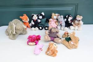 lot 194 image: Collectible Stuffed Animals Etc