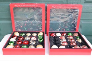 lot 195 image: Holiday DeCor ChristmasTree Bulb Glass Ornaments