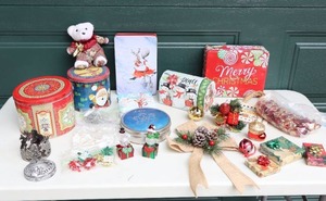 lot 210 image: Holiday DeCor Christmas Tabletop and Tree Decorations