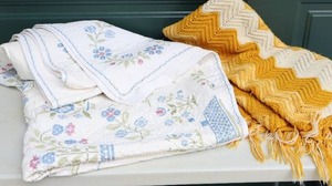 lot 226 image: Vintage TextilesAfghan and Spread