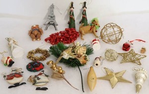 lot 234 image: Holiday Decor Christmas Ornaments Etc