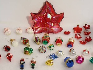 lot 235 image: Holiday Decor Christmas Ornaments Etc