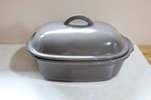 lot 277 image: Pampered Chef Taupe 3.1 Quart Stoneware Deep Covered Baker Casserole 1191