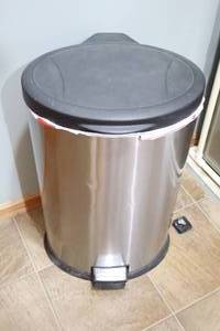 lot 281 image: Step Trash Can